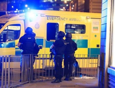 Επίθεση στο Μάντσεστερ: «Σαρώνονται» εκατοντάδες σπίτια για το τρομοκρατικό δίκτυο